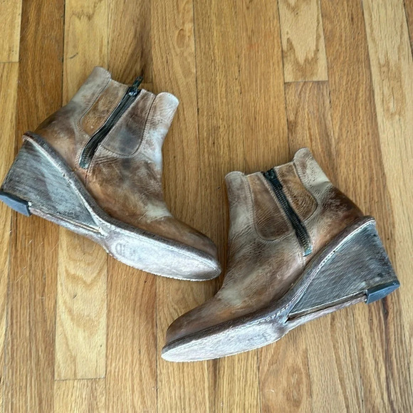 Bed Stu 9.5 Countess Bootie distressed tan color bench made cobbler series GUC - Picture 2 of 8